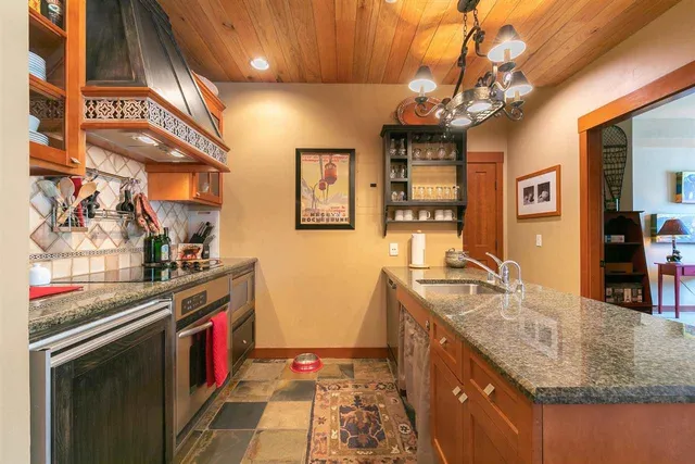 $1,195,000 | 1985 Olympic Vly Road, Unit 216 (2216), Olympic Valley, CA 96146