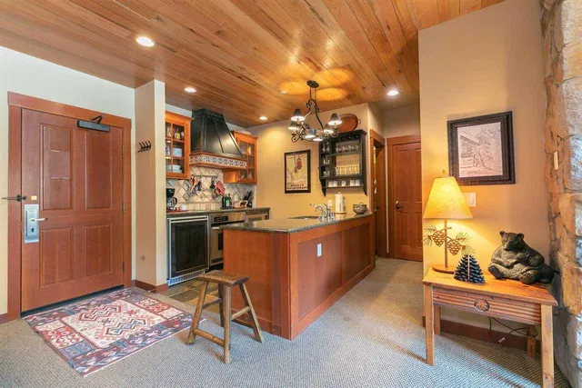 $1,195,000 | 1985 Olympic Vly Road, Unit 216 (2216), Olympic Valley, CA 96146