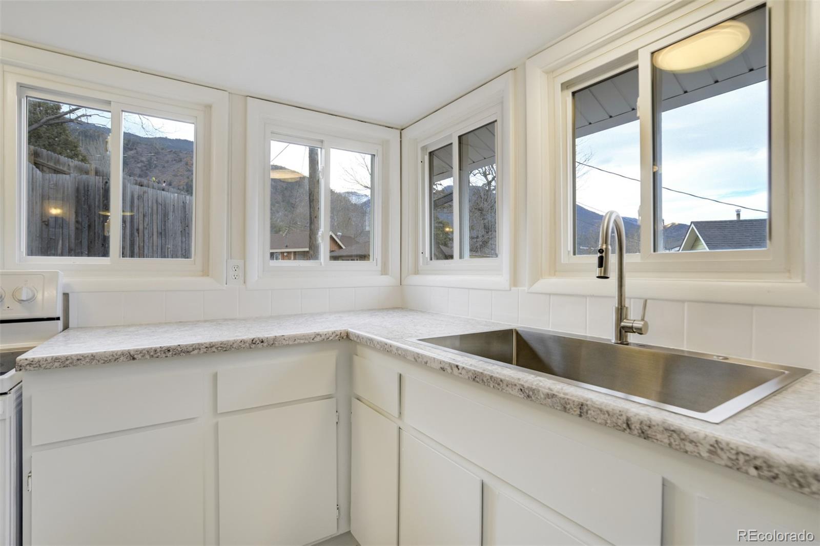 202 Oklahoma Road Manitou Springs, CO 80829 - Photo 12 of 41