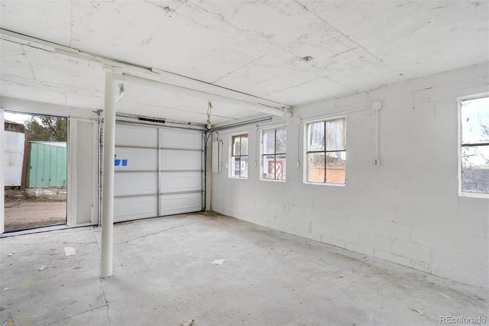 202 Oklahoma Road Manitou Springs, CO 80829 - Photo 28 of 41 en empty room with windows