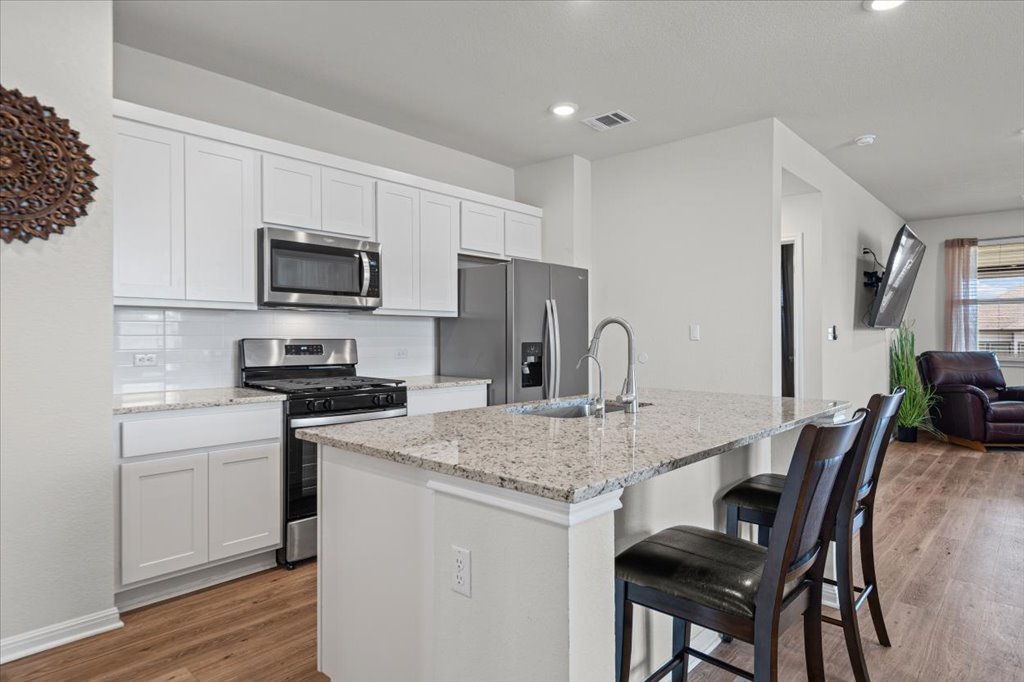 158 Gullivers Drive Elgin, TX 78621 - Photo 5 of 36 If you love to cook or entertain, this kitchen is going to absolutely win you over.