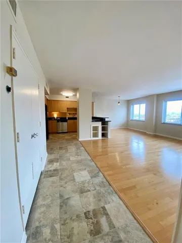 $165,000 | 4550 Warwick Boulevard, Unit 606, Kansas City, MO 64111