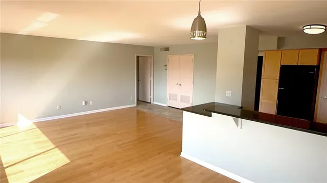 $165,000 | 4550 Warwick Boulevard, Unit 606, Kansas City, MO 64111