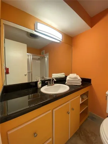 $165,000 | 4550 Warwick Boulevard, Unit 606, Kansas City, MO 64111