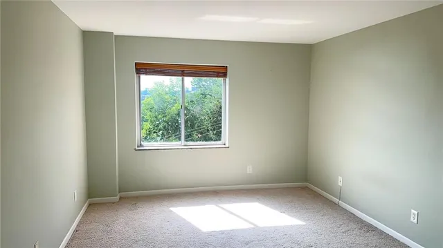 $165,000 | 4550 Warwick Boulevard, Unit 606, Kansas City, MO 64111