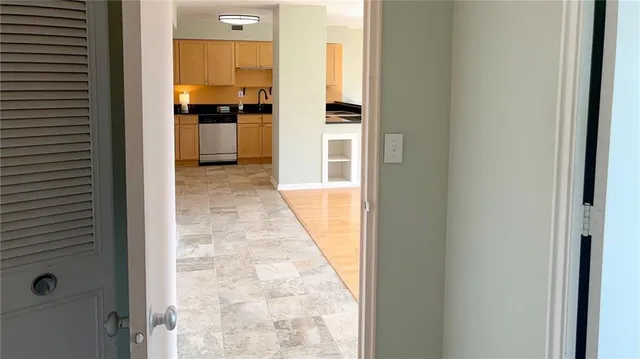 $165,000 | 4550 Warwick Boulevard, Unit 606, Kansas City, MO 64111