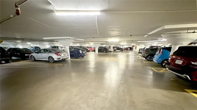 $165,000 | 4550 Warwick Boulevard, Unit 606, Kansas City, MO 64111