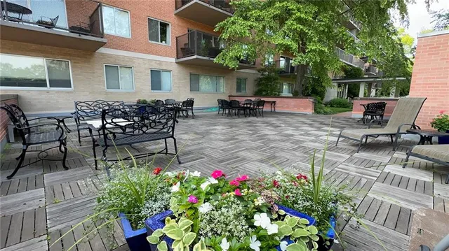 $165,000 | 4550 Warwick Boulevard, Unit 606, Kansas City, MO 64111