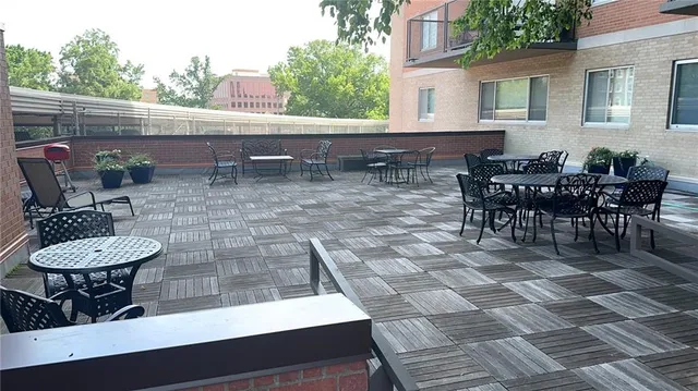 $165,000 | 4550 Warwick Boulevard, Unit 606, Kansas City, MO 64111