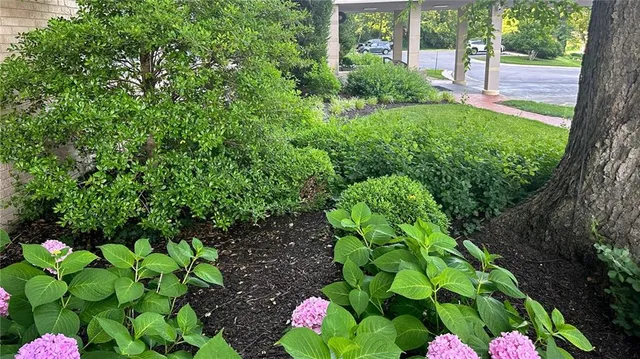 $165,000 | 4550 Warwick Boulevard, Unit 606, Kansas City, MO 64111