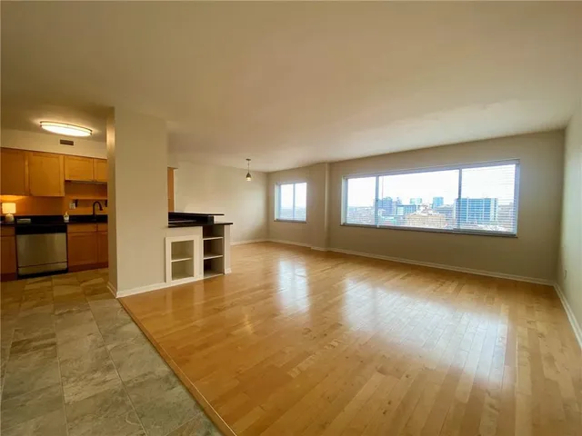 $165,000 | 4550 Warwick Boulevard, Unit 606, Kansas City, MO 64111