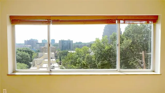 $165,000 | 4550 Warwick Boulevard, Unit 606, Kansas City, MO 64111