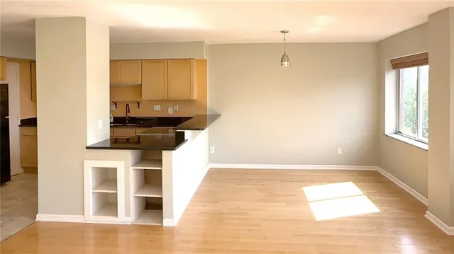 $165,000 | 4550 Warwick Boulevard, Unit 606, Kansas City, MO 64111