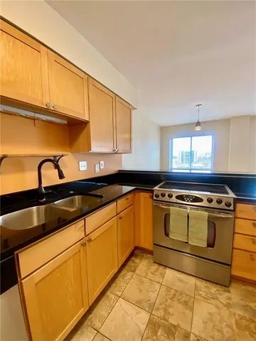 $165,000 | 4550 Warwick Boulevard, Unit 606, Kansas City, MO 64111