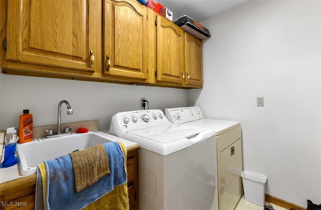 6061 Phillips Rice Road Cortland, OH 44410 - Photo 25 of 34 Laundry area with cabinets, separate washer and dryer, and sink
