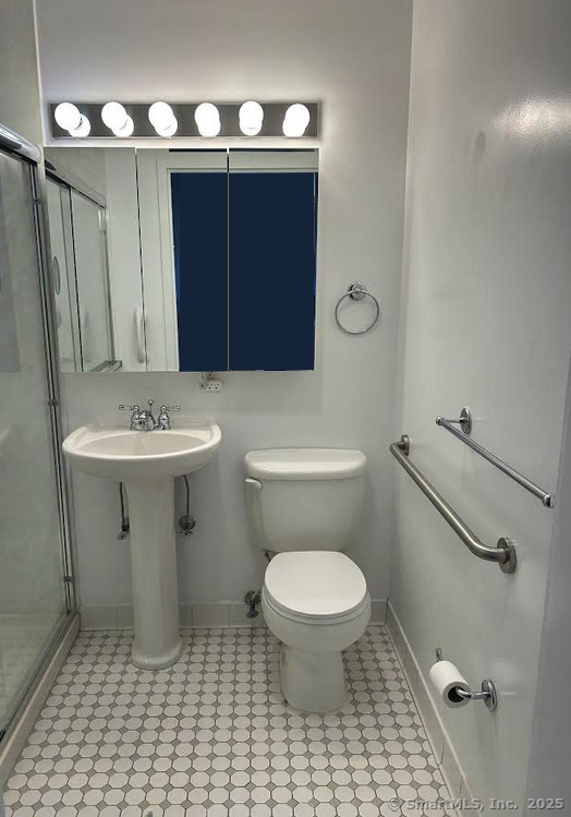 59 Courtland Avenue, Unit 3K Stamford, CT 06902 - Photo 11 of 31 a bathroom with a sink toilet and a mirror