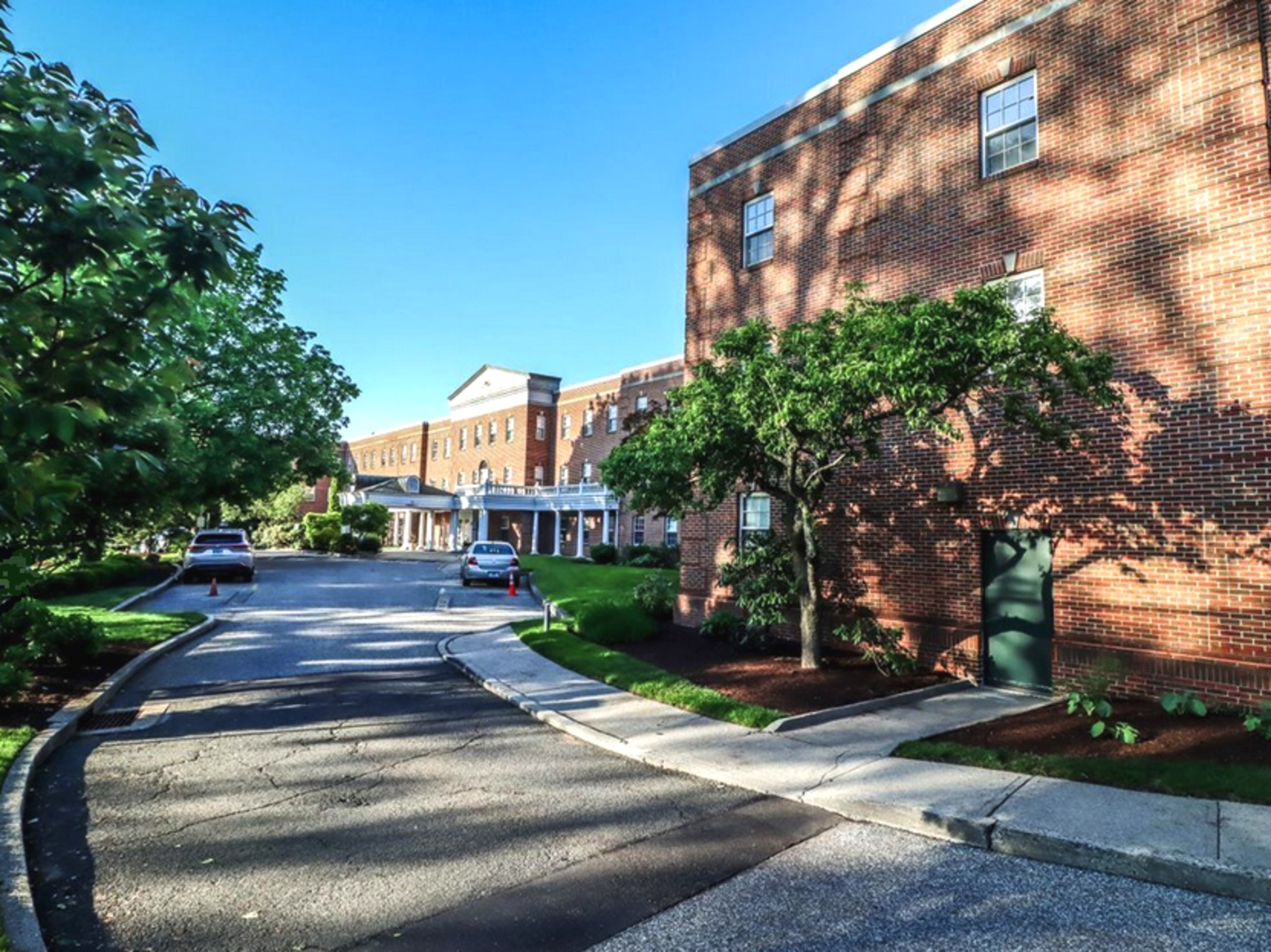 59 Courtland Avenue, Unit 3K Stamford, CT 06902 - Photo 2 of 31 a view of street with large building