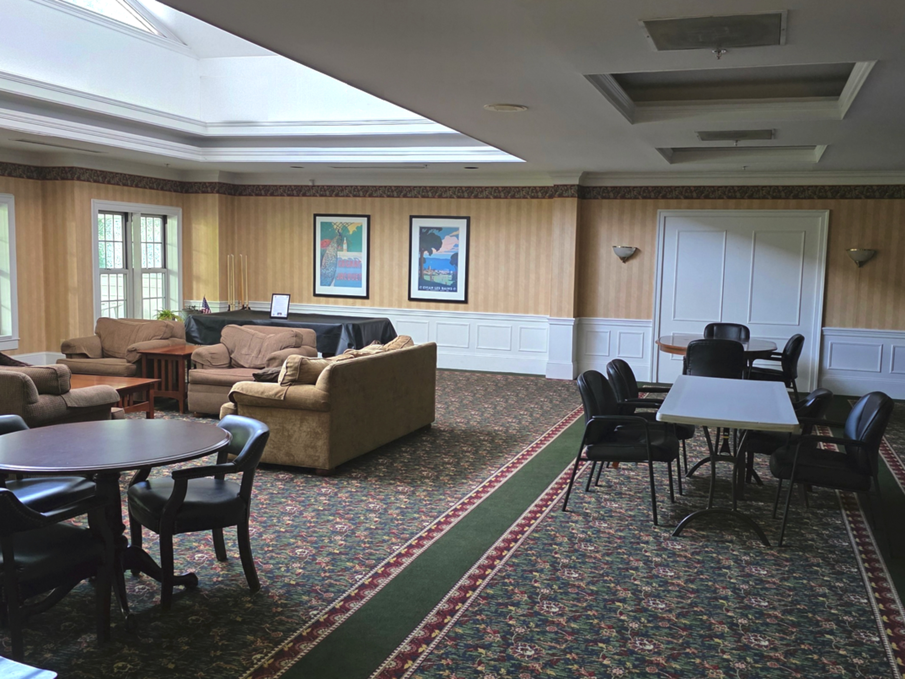59 Courtland Avenue, Unit 3K Stamford, CT 06902 - Photo 8 of 31 a living room with furniture wooden floor and a window