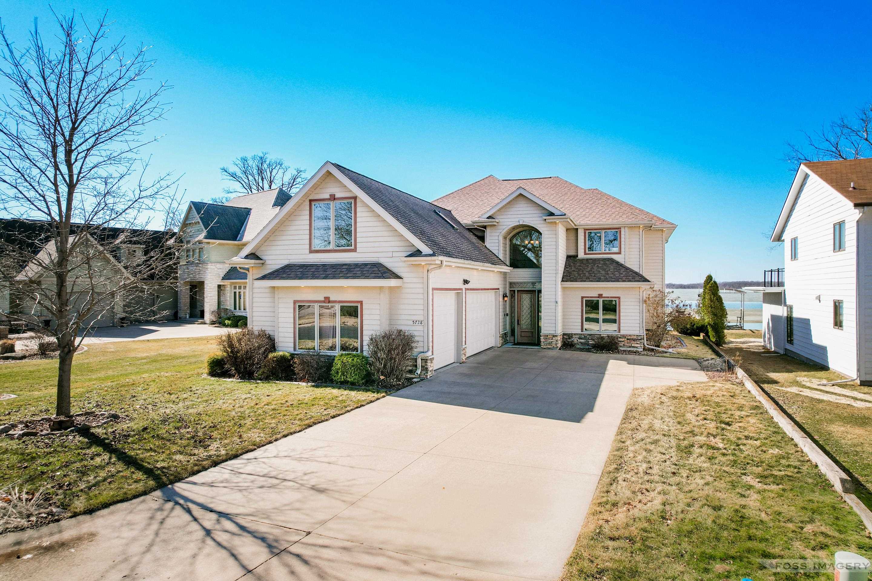 5728 Lake Edge Road McFarland, WI 53558 - Photo 2 of 40