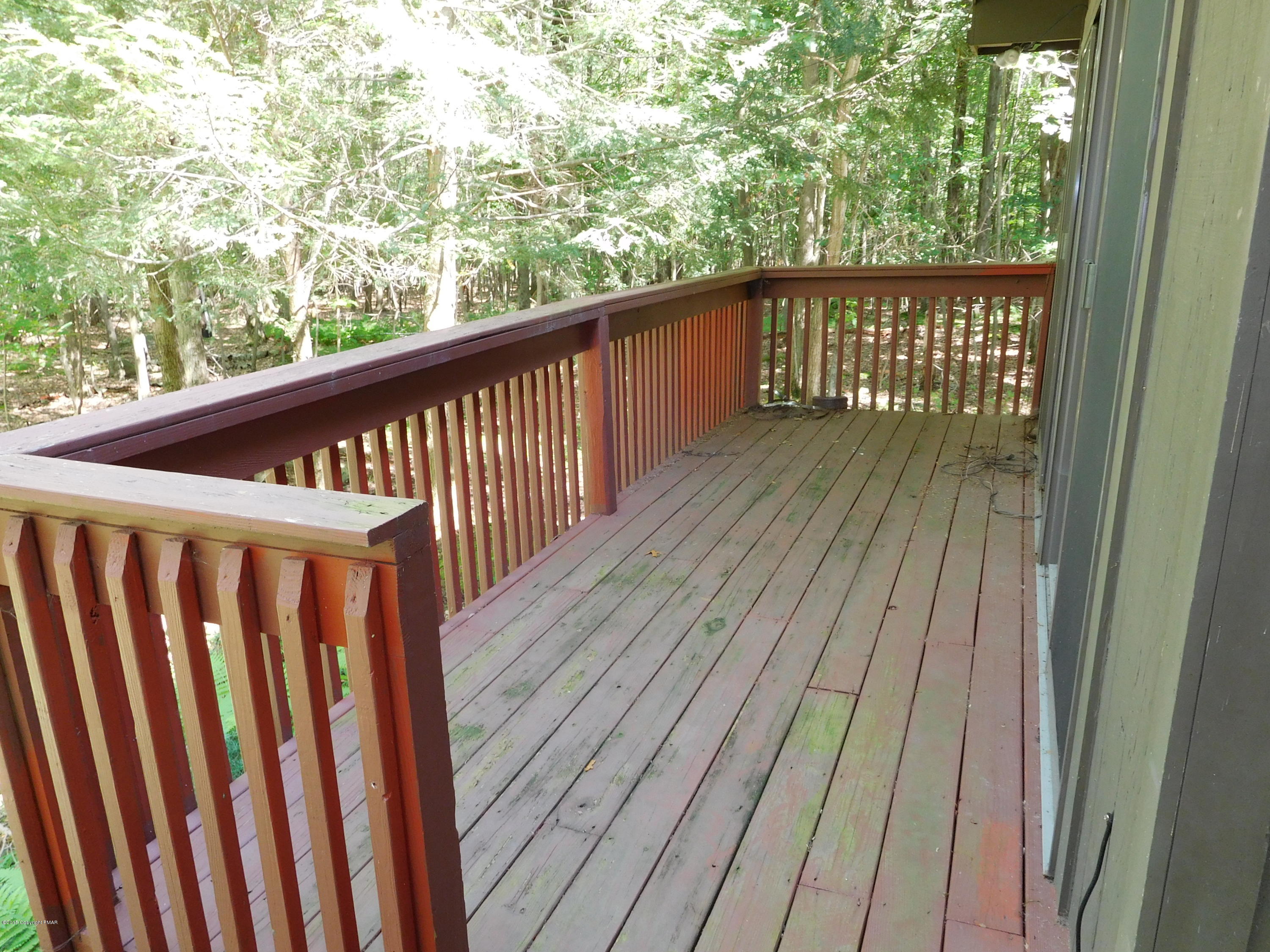 142 Blue Ridge Drive Cresco, PA 18326 - Photo 3 of 37 Front Porch