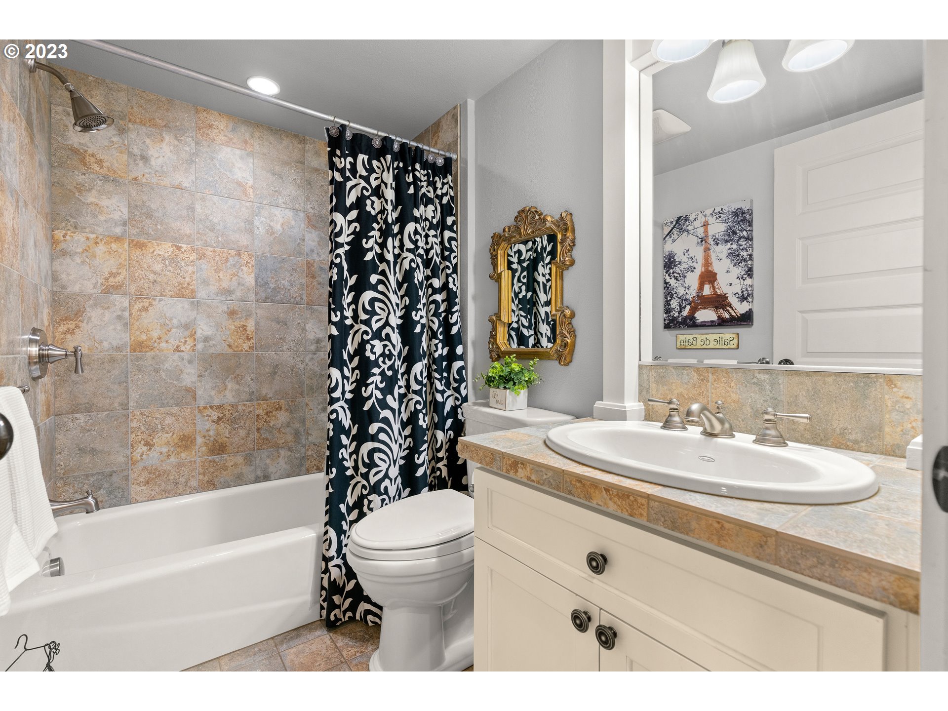 12974 Knaus Road Lake Oswego, OR 97034 - Photo 20 of 46 Bathroom