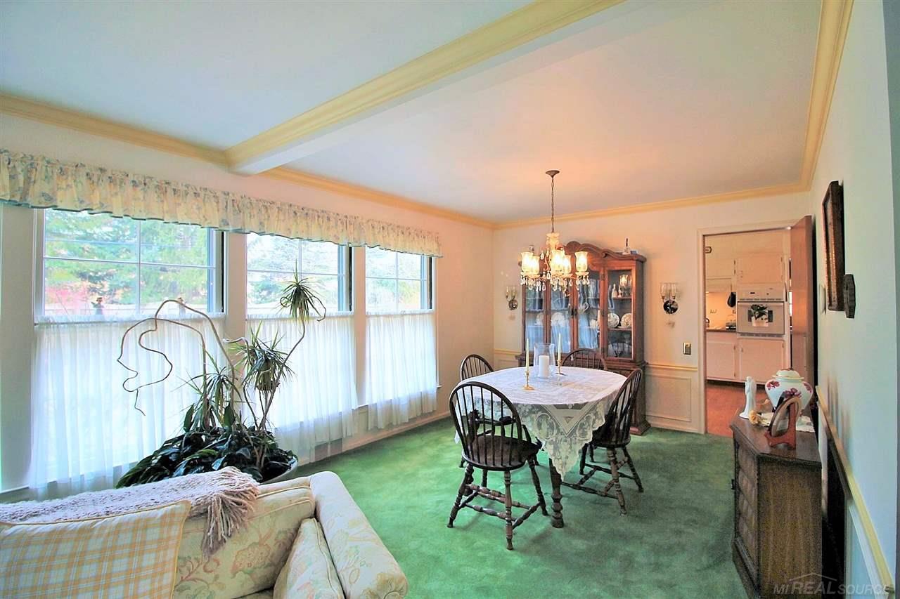 1005 Bedford Road Grosse Pointe, MI 48230 - Photo 12 of 45 31343355-11.JPG