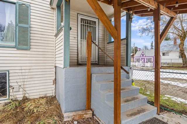 $289,900 | 116 North 7th Avenue, Ione, WA 99139