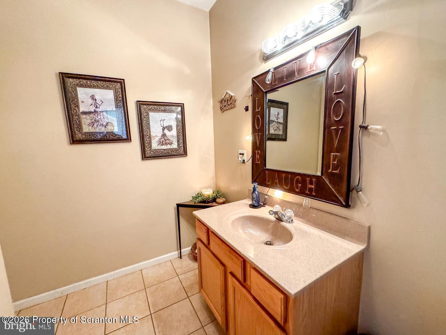 145 Oak Ridge Drive Milford, PA 18337 - Photo 18 of 33 bath2