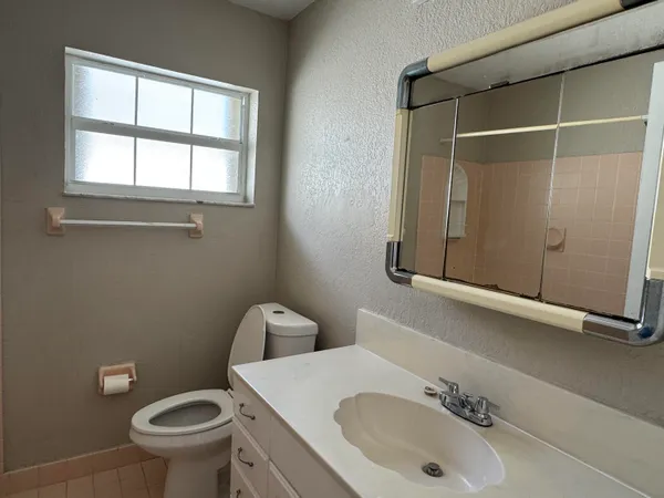 $4,000 | 2180 Northwest 93rd Avenue, Pembroke Pines, FL 33024