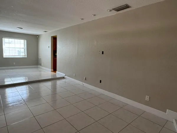 $4,000 | 2180 Northwest 93rd Avenue, Pembroke Pines, FL 33024