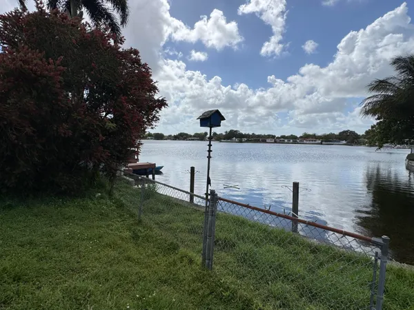 $4,000 | 2180 Northwest 93rd Avenue, Pembroke Pines, FL 33024