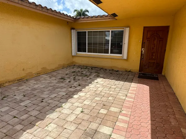 $4,000 | 2180 Northwest 93rd Avenue, Pembroke Pines, FL 33024