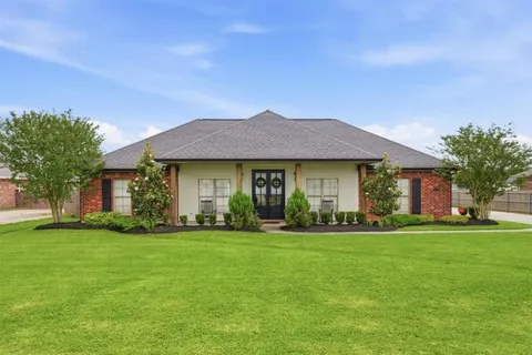 $399,000 | 5737 Hemlock Street, Lake Charles, LA 70605