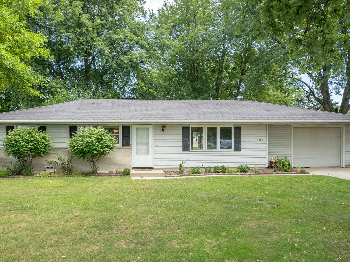 6327 Trier Road Fort Wayne, IN 46815 - Photo 3 of 35 Gallery Image 3
