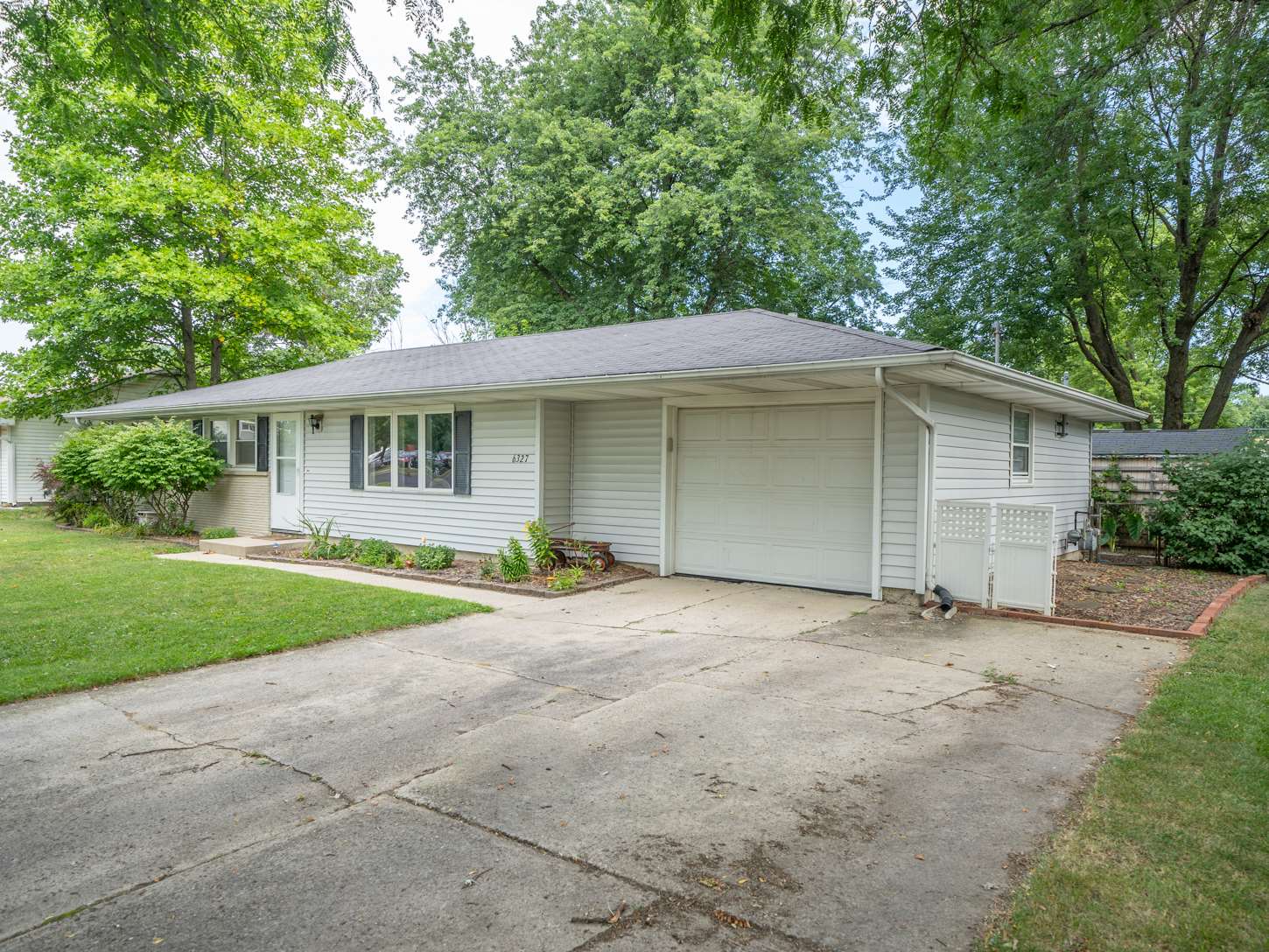 6327 Trier Road Fort Wayne, IN 46815 - Photo 4 of 35 Gallery Image 4