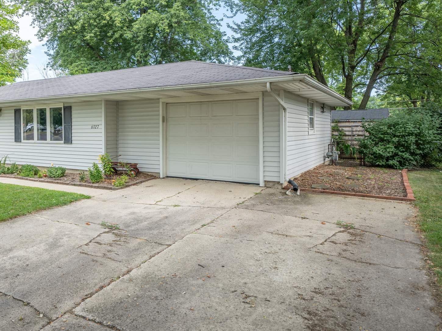 6327 Trier Road Fort Wayne, IN 46815 - Photo 5 of 35 Gallery Image 5