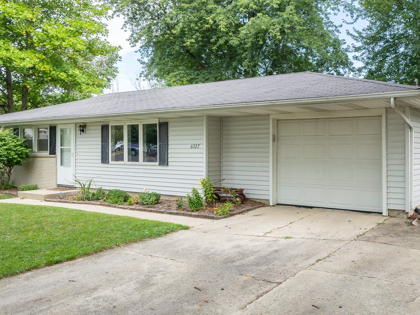 6327 Trier Road Fort Wayne, IN 46815 - Photo 6 of 35 Gallery Image 6
