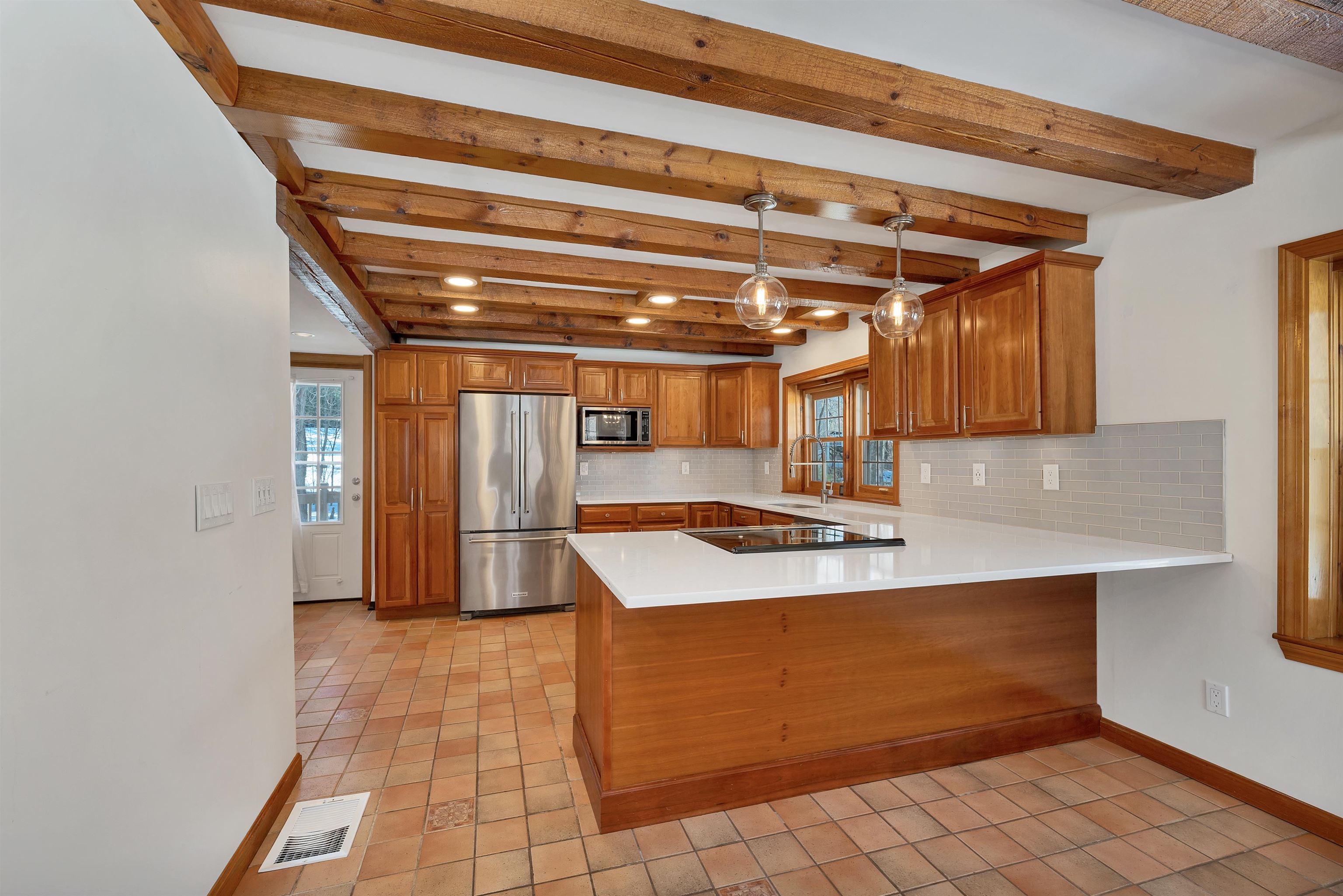 124 Hovey Road Londonderry, NH 03053 - Photo 3 of 60 Gallery Image 3