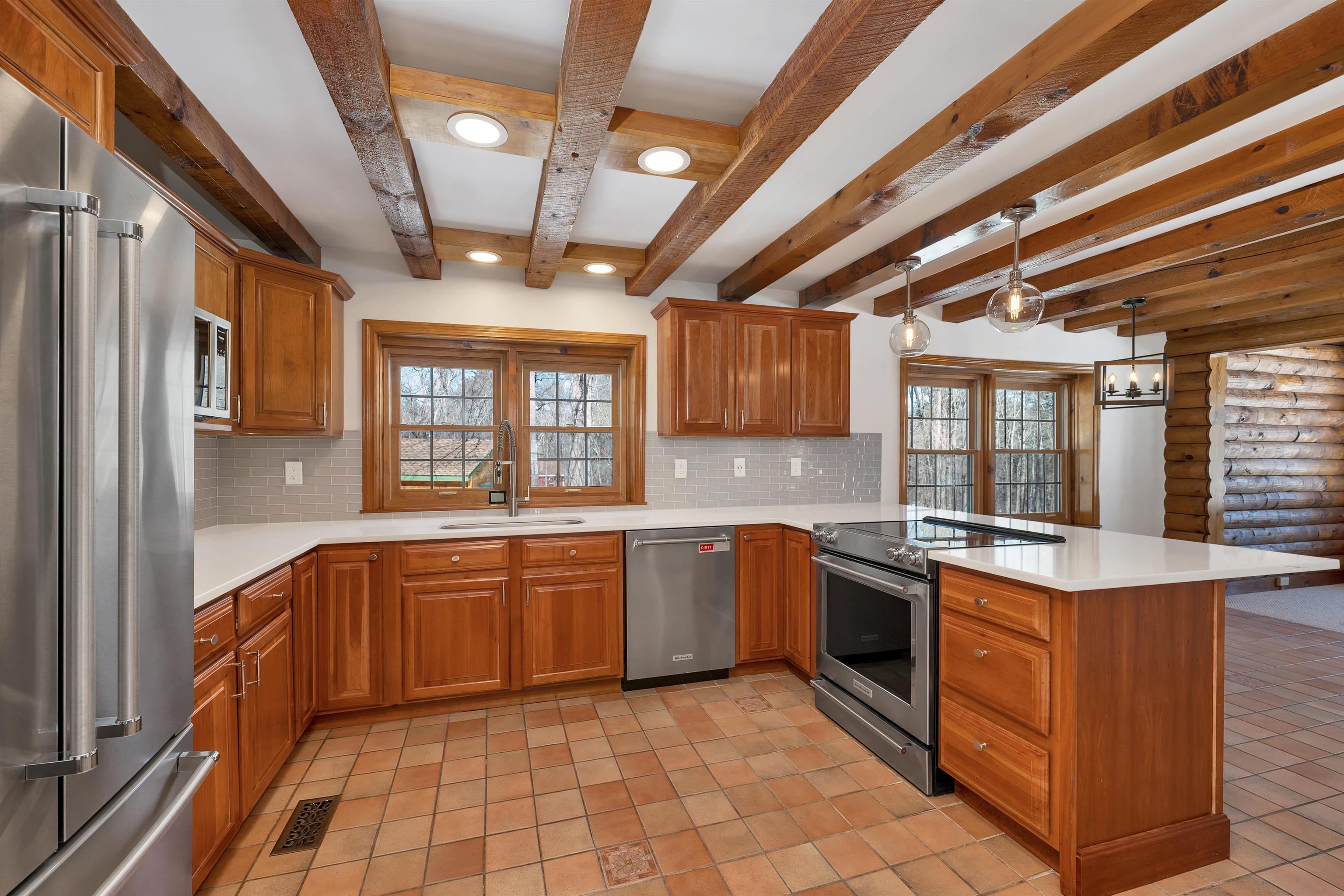 124 Hovey Road Londonderry, NH 03053 - Photo 4 of 60 Gallery Image 4
