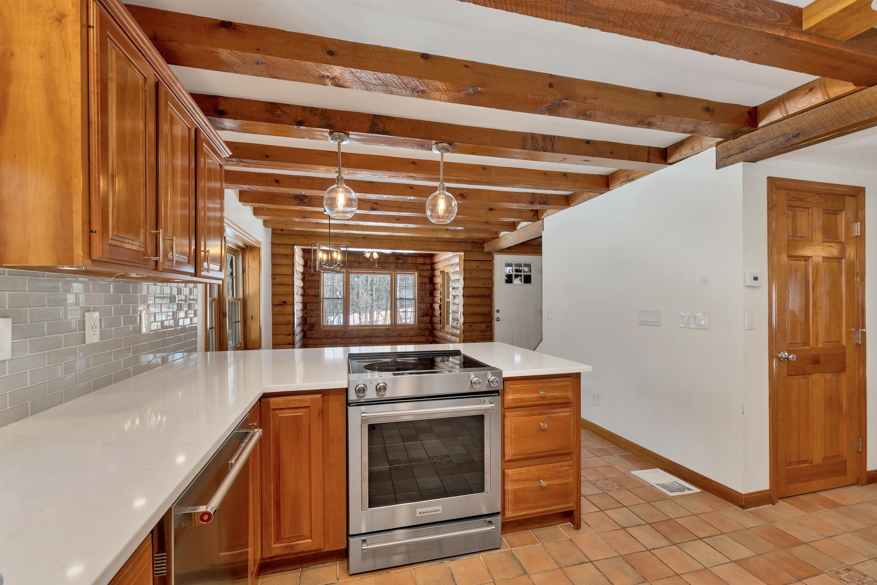 124 Hovey Road Londonderry, NH 03053 - Photo 5 of 60 Gallery Image 5