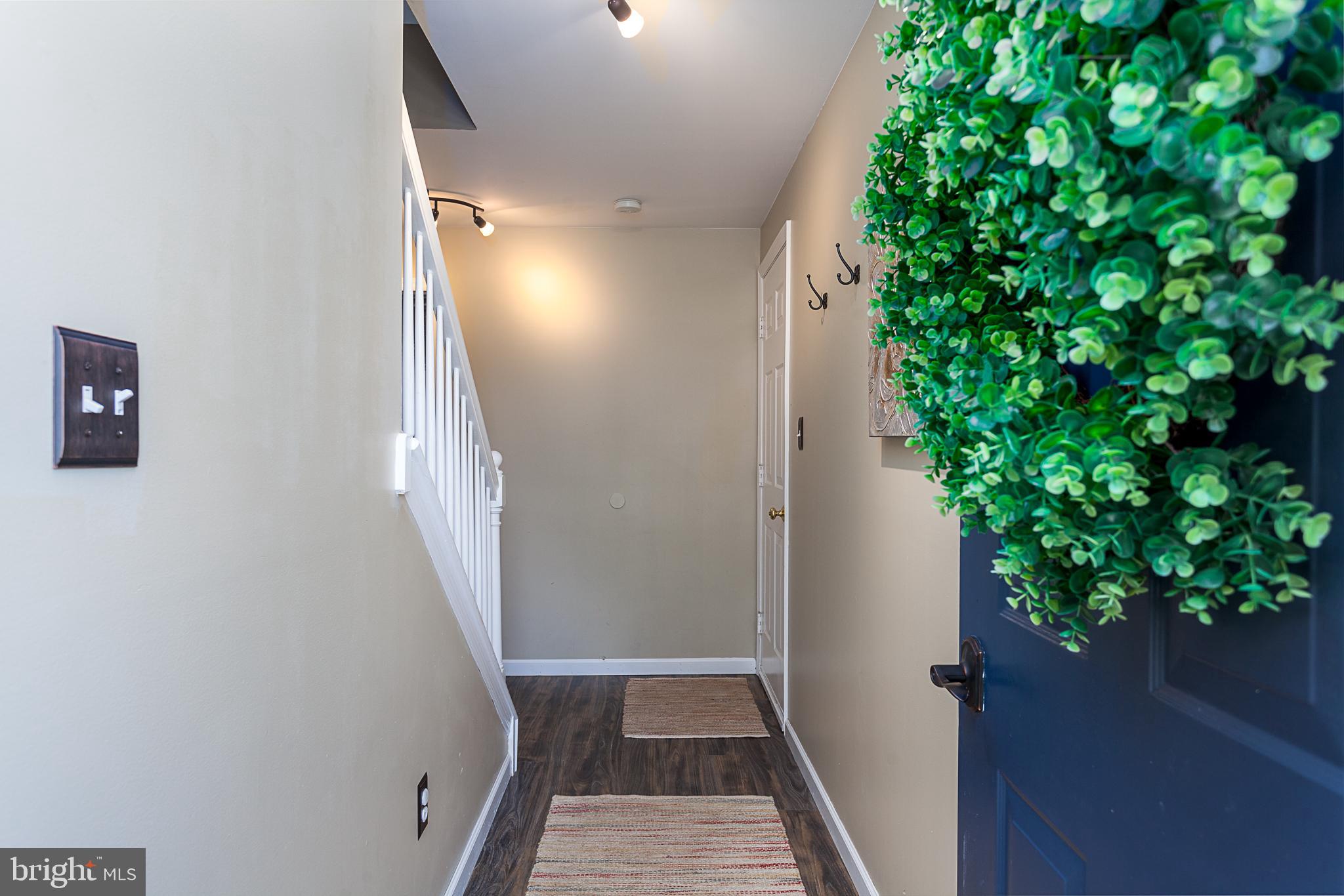 4346 Hillside Road Reading, PA 19606 - Photo 3 of 42 MAIN ENTRANCE FOYER
