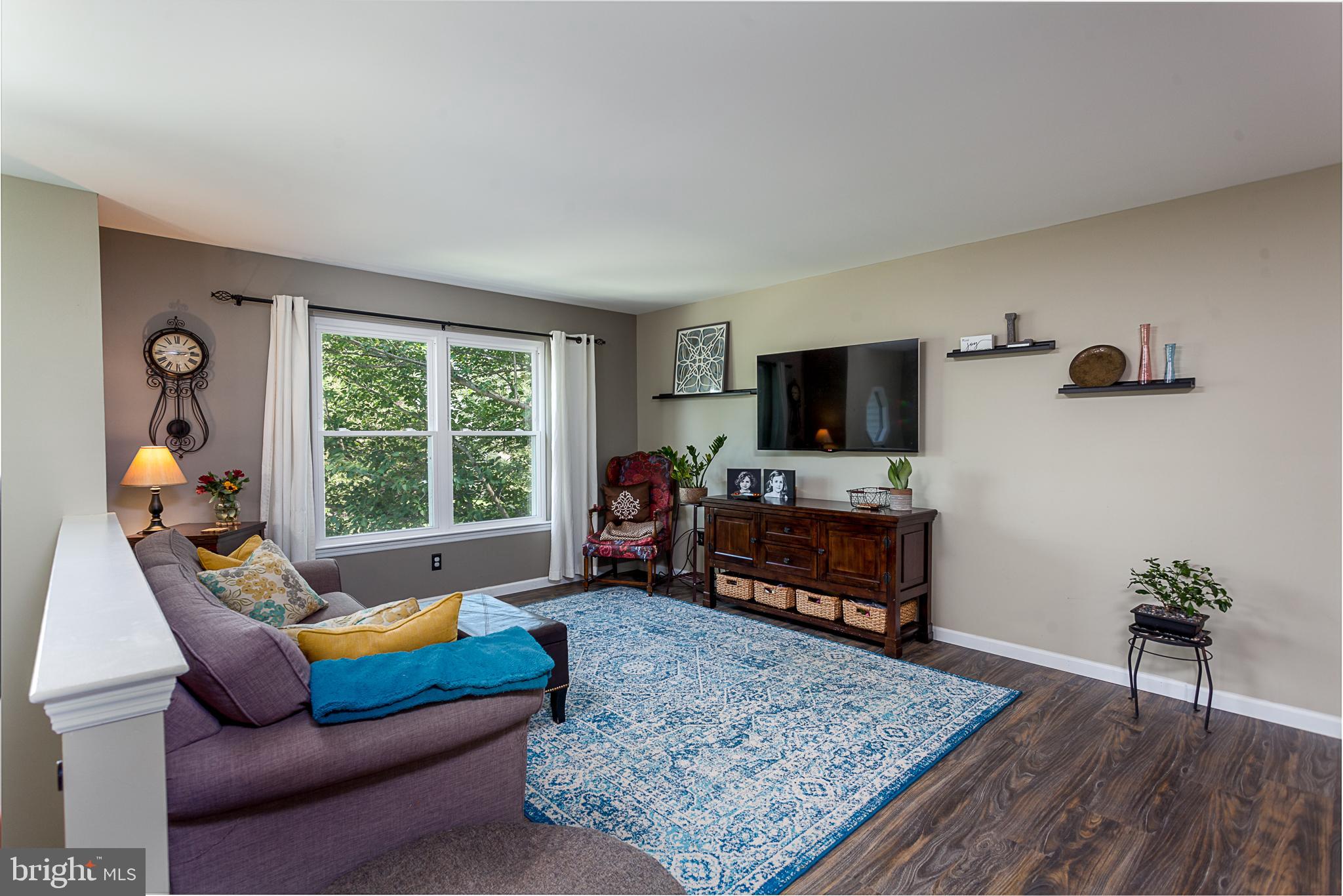 4346 Hillside Road Reading, PA 19606 - Photo 7 of 42 LIVING ROOM