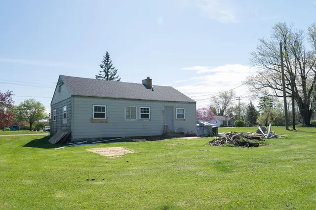 $235,000 | 1406 Reckeweg Road, Fort Wayne, IN 46804