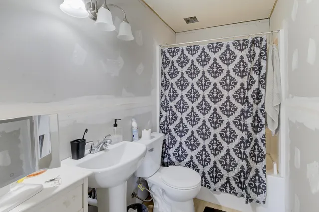 $235,000 | 1406 Reckeweg Road, Fort Wayne, IN 46804