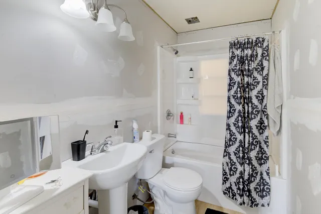 $235,000 | 1406 Reckeweg Road, Fort Wayne, IN 46804