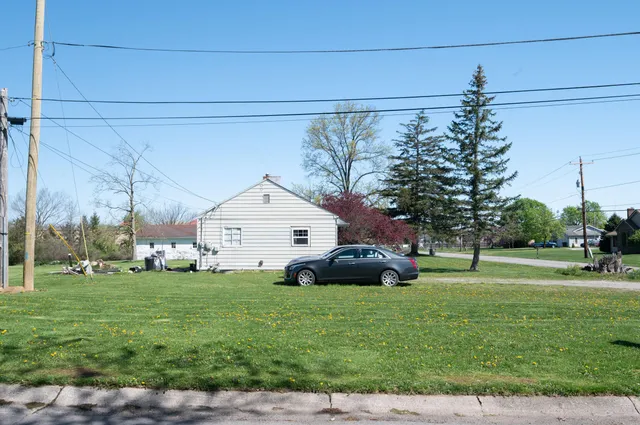 $235,000 | 1406 Reckeweg Road, Fort Wayne, IN 46804