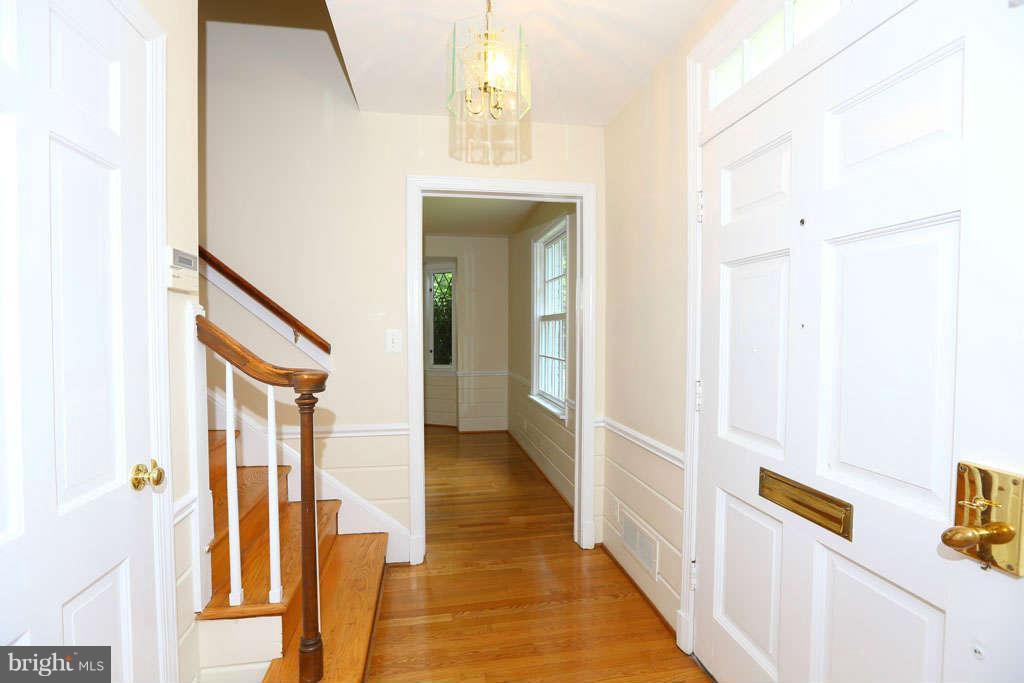 5200 Westport Road Chevy Chase, MD 20815 - Photo 2 of 29 Interior General