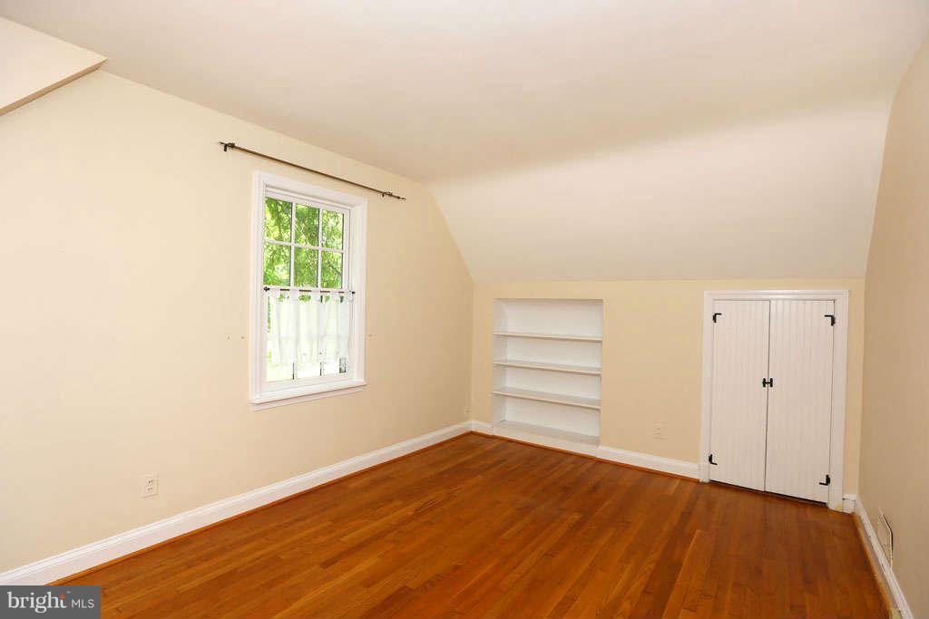 5200 Westport Road Chevy Chase, MD 20815 - Photo 15 of 29 Bedroom