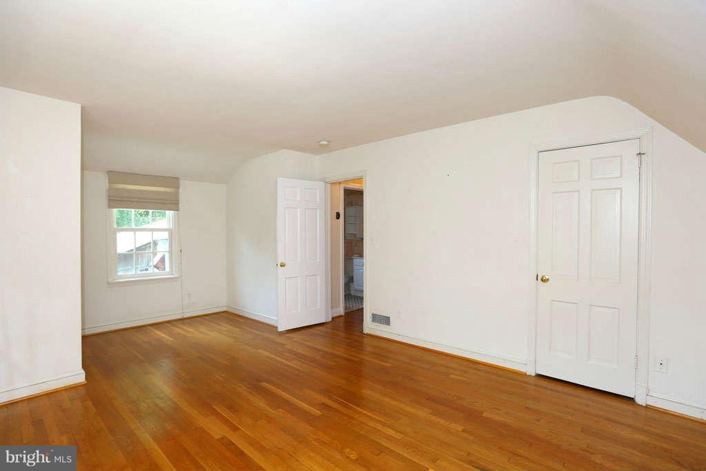5200 Westport Road Chevy Chase, MD 20815 - Photo 17 of 29 Bedroom