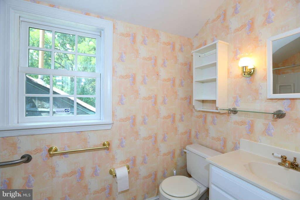 5200 Westport Road Chevy Chase, MD 20815 - Photo 18 of 29 Bath